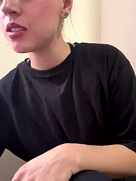 Snapshot of MiaLune_Pink chatting on October 4, 8:46 pm MiaLune Pink online show from October 4, 8:46 pm