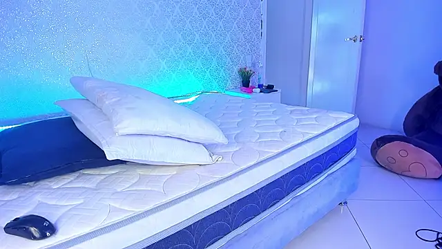 BeccaReedd online show from November 12, 1:42 pm