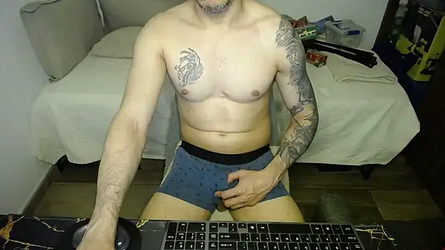 bossking017 online show from March 1, 11:37 pm