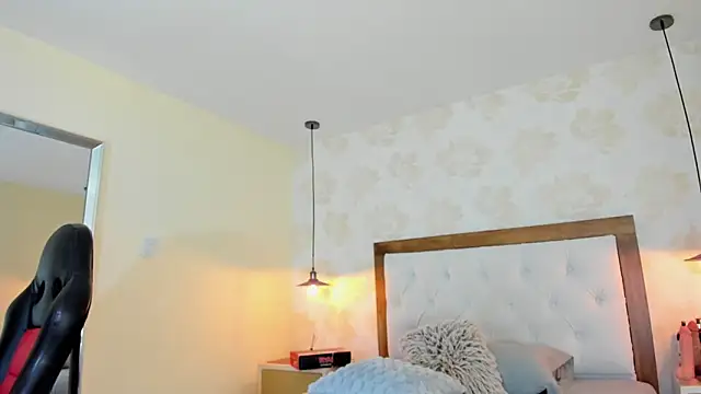 IRISCLARK1 online show from June 1, 7:26 pm