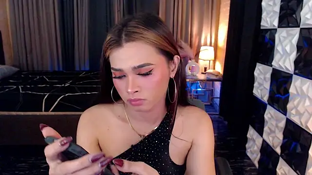 BigCockMaxineTS online show from November 23, 9:27 pm