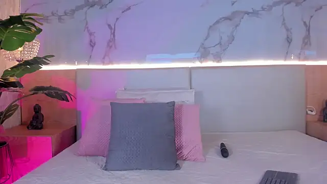 ValSmith  online show from November 5, 3:56 am