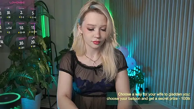 Snapshot of LauraWifeness chatting on September 25, 6:01 am LauraWifeness online show from September 25, 6:01 am