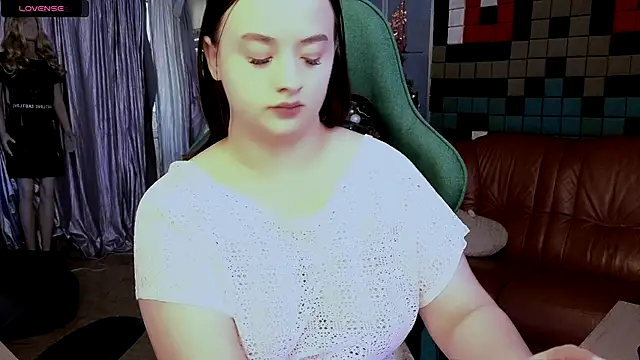 LaraBenson  online show from December 20, 10:30 am