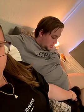 CurvyPaar2 online show from September 19, 4:06 pm