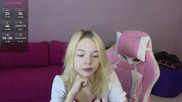 MillaHolt online show from December 14, 9:15 am