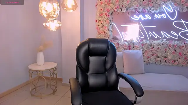 SarahRhodes  online show from February 17, 11:31 am