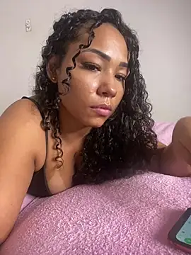 jhennyfer online show from April 17, 5:20 am