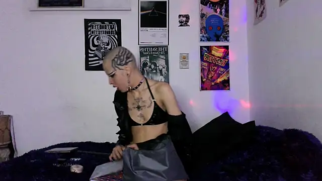 plutonbluemooon333 online show from February 13, 3:30 am