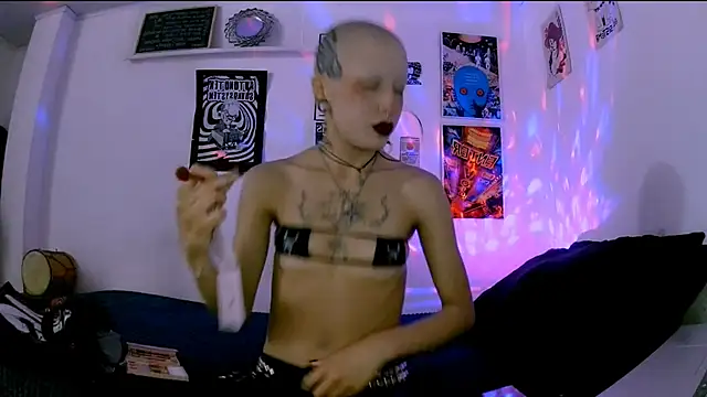 plutonbluemooon333 online show from April 8, 12:02 am