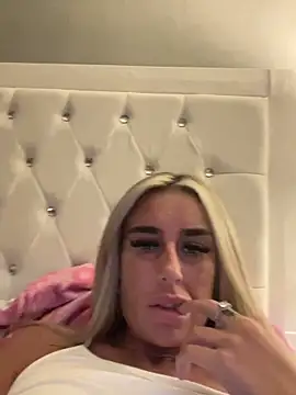 EllieMaeBaby online show from December 14, 11:21 pm