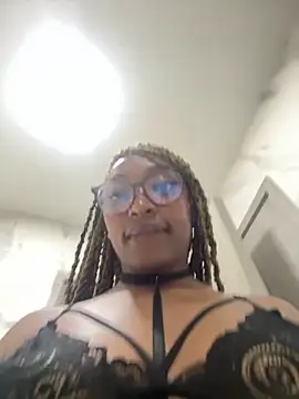 Snapshot of YallianaBrooks chatting on October 18, 7:59 pm YallianaBrooks online show from October 18, 7:59 pm