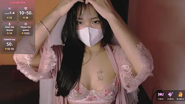Snapshot of Phuong_Bee chatting on October 11, 1:58 pm Phuong Bee online show from October 11, 1:58 pm