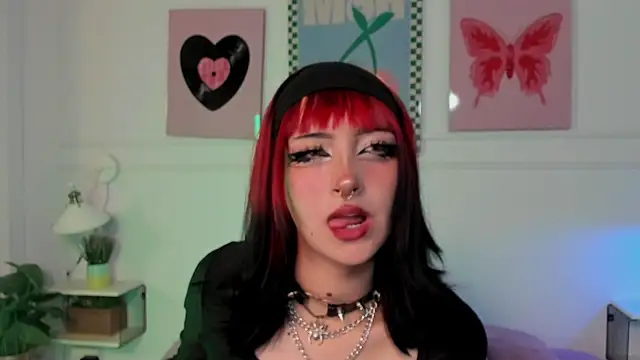 Zoe Lynch  online show from April 16, 11:32 am