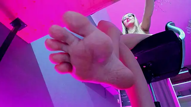 Yourweakness777 online show from December 22, 11:30 pm