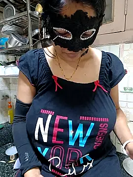 Queen Nightt online show from December 1, 4:16 am