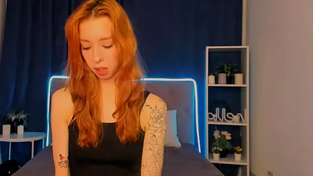 Lori Williams online show from December 5, 1:38 am