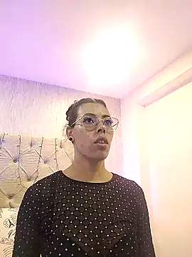 Pamelamiler   online show from October 11, 12:30 pm