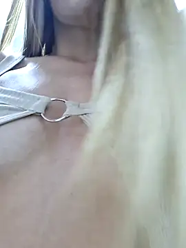 Elianasuarezz online show from September 29, 11:59 am