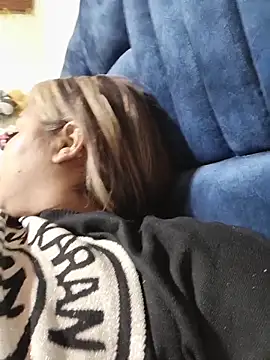 EmilyDuran  online show from December 19, 5:43 am