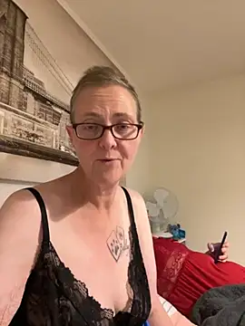 Snapshot of Curvy-Jinx chatting on September 13, 7:55 pm Curvy-Jinx online show from September 13, 7:55 pm