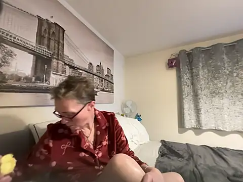 Curvy-Jinx online show from February 22, 7:59 pm