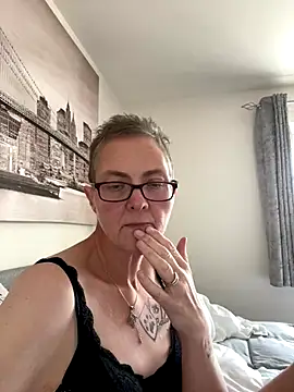 Snapshot of Curvy-Jinx chatting on September 23, 7:39 am Curvy-Jinx online show from September 23, 7:39 am
