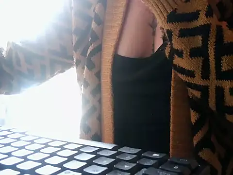 Snapshot of muscle_mommyy chatting on September 9, 4:51 pm muscle mommyy online show from September 9, 4:51 pm