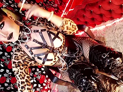 hail ur queenx online show from November 5, 6:02 pm