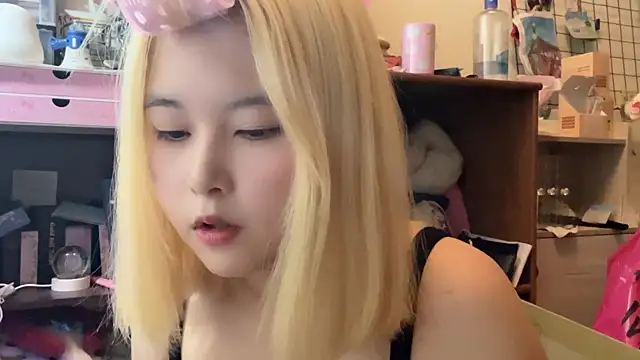 luna51888 online show from September 9, 11:43 am