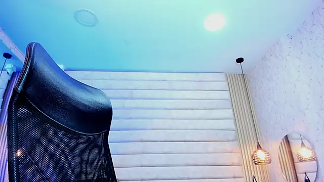 keytinthomson  online show from February 4, 8:01 pm