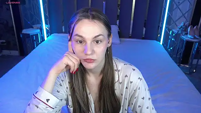 DiamondGoldie online show from November 26, 1:45 pm