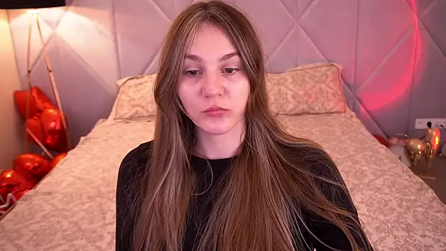 DiamondGoldie online show from February 16, 8:30 pm