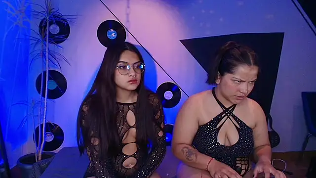 Lilith and Khloe online show from November 27, 11:46 am