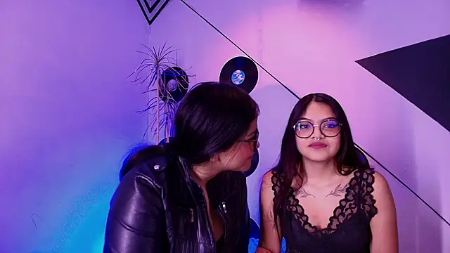 Lilith and Khloe online show from March 19, 11:36 am