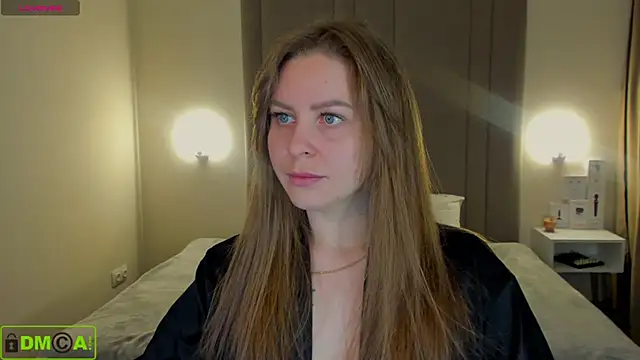 MikaBloom online show from December 3, 2:03 am