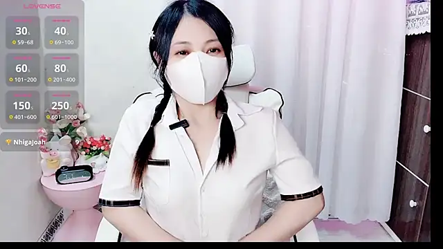 phuongnhi  online show from March 28, 12:26 pm