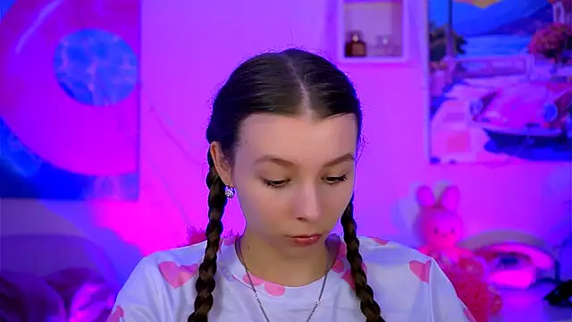 JulieDaniel online show from October 26, 4:30 am