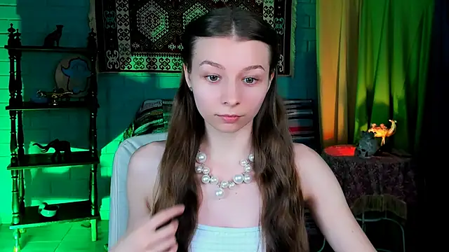 JulieDaniel online show from November 13, 8:46 am