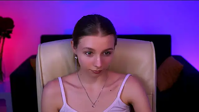 Snapshot of JulieDaniel chatting on September 9, 1:33 pm JulieDaniel online show from September 9, 1:33 pm