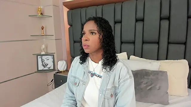 LisaMendez online show from October 23, 4:07 am