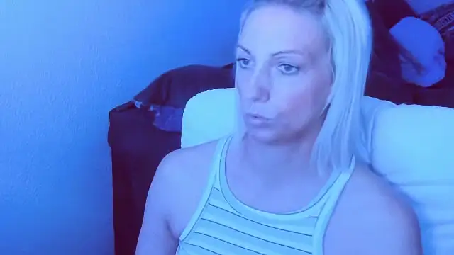 SexyJulia21 online show from May 28, 9:29 am