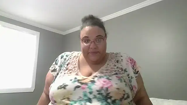 SexyBBW10790 online show from February 15, 1:10 pm