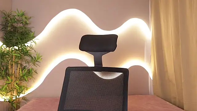 Emma and Issac online show from April 1, 8:17 pm