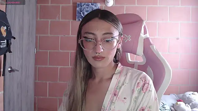 Snapshot of Andrea_camilaaa chatting on October 2, 3:39 pm Andrea camilaaa online show from October 2, 3:39 pm