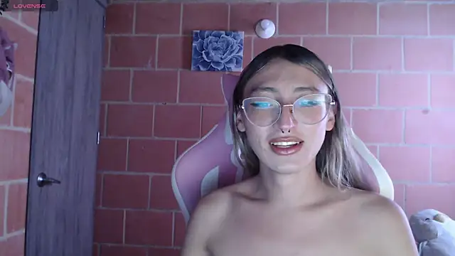 Snapshot of Andrea_camilaaa chatting on September 28, 5:29 pm Andrea camilaaa online show from September 28, 5:29 pm