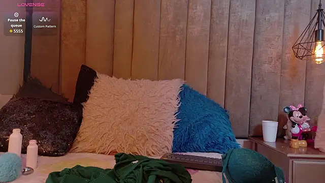 MisRoos online show from February 2, 1:32 pm