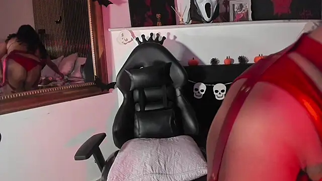 SyraPalmer online show from October 28, 12:49 am