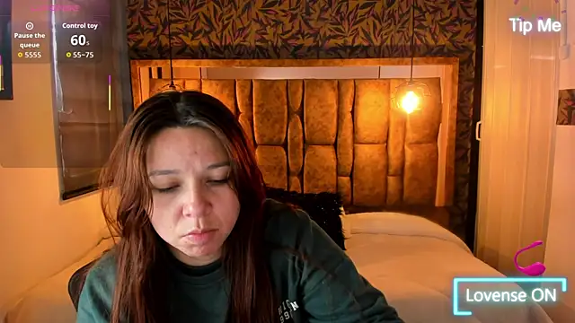 Isa Thompson   online show from October 21, 11:47 am