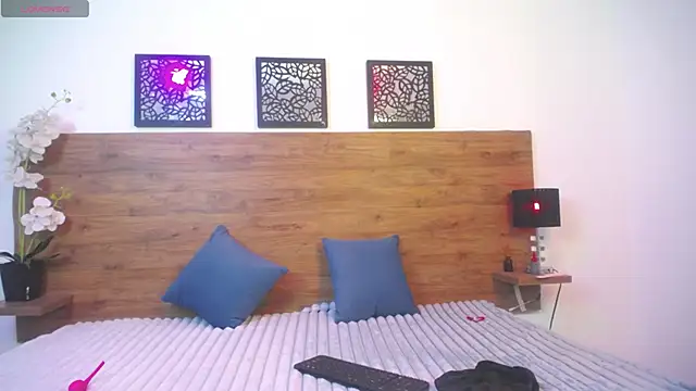 AlexandraCambell online show from February 11, 9:05 pm